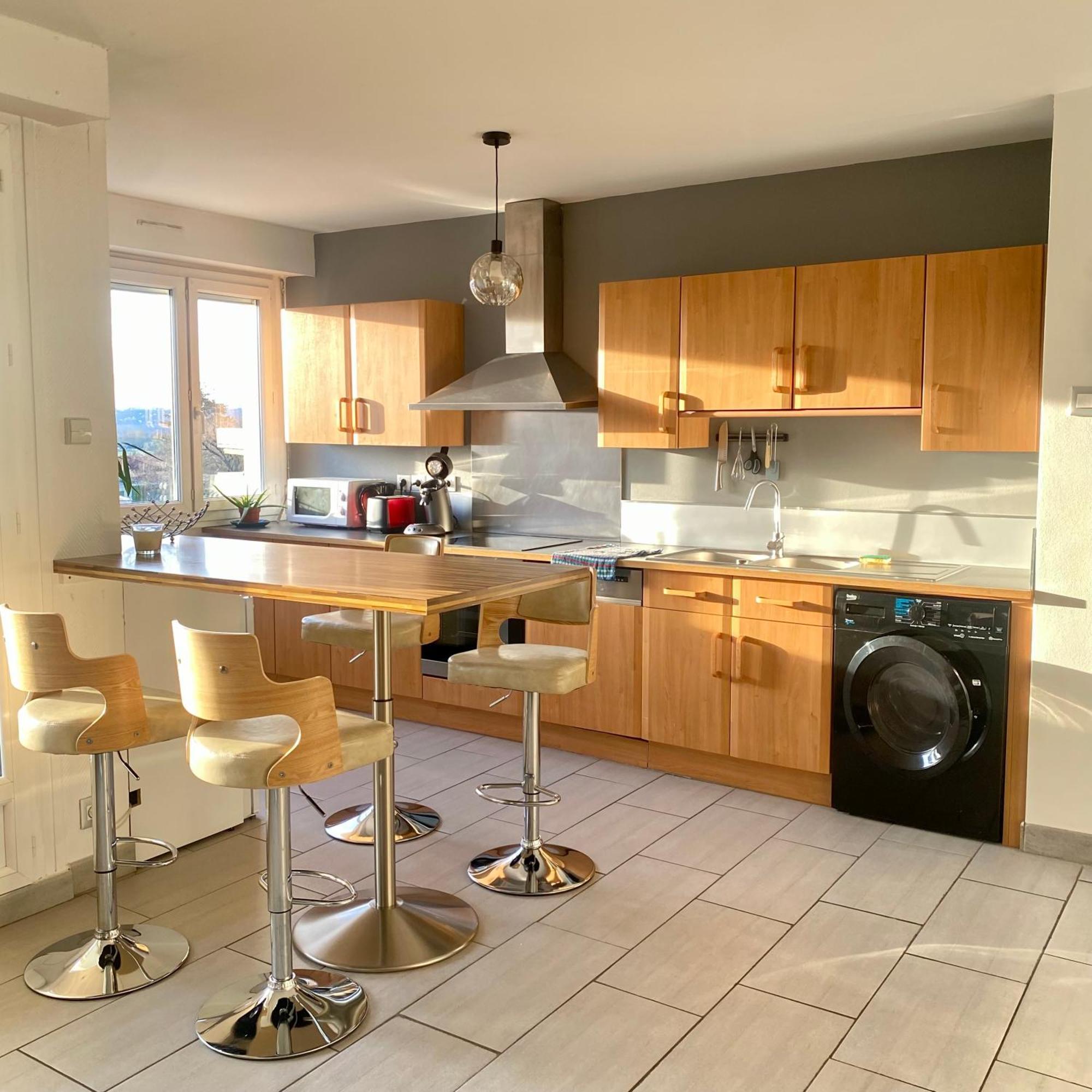Le Paisible Appartement Décines-Charpieu Buitenkant foto